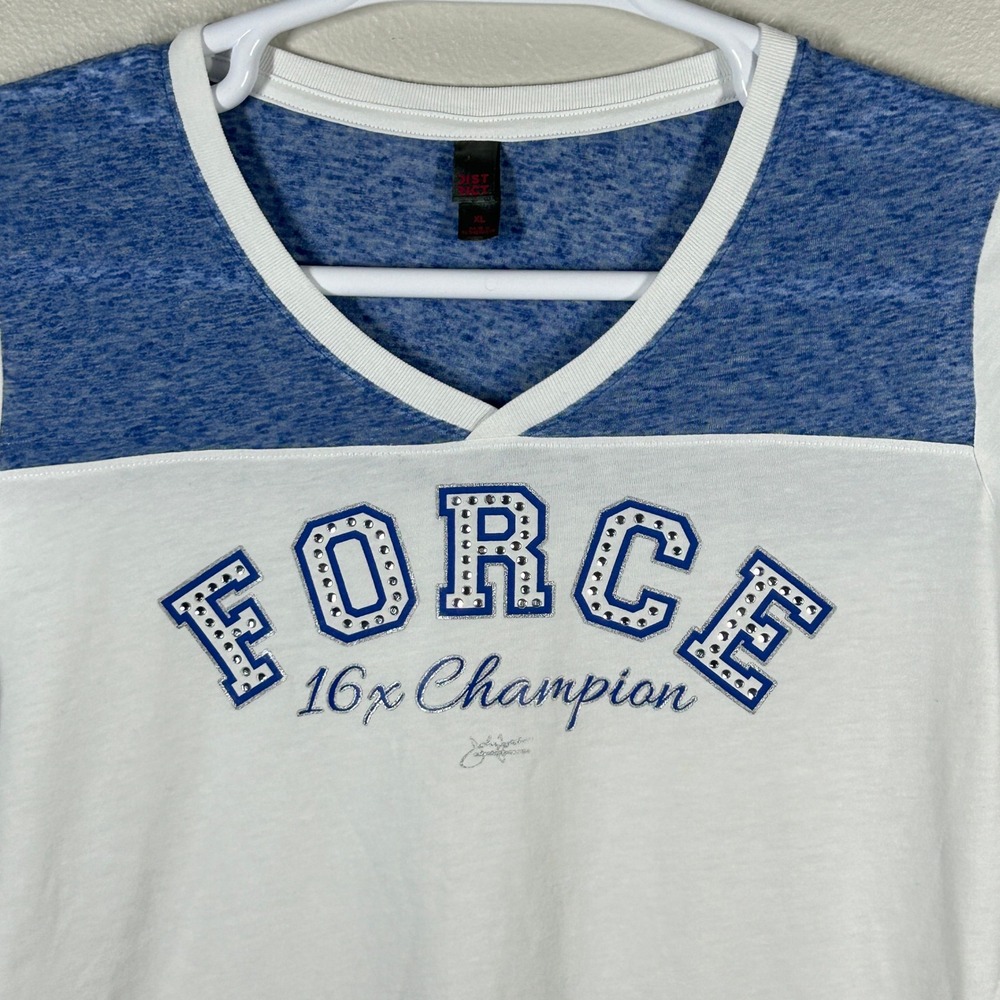 District John Force Racing 16x Champion V-Neck Graphic Tee White Blue XL